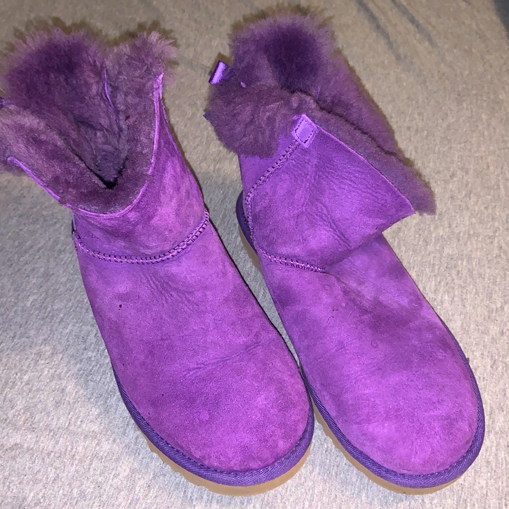 UGGS PURPLE MINI BAILEY BOW SIZE 7 gently worn